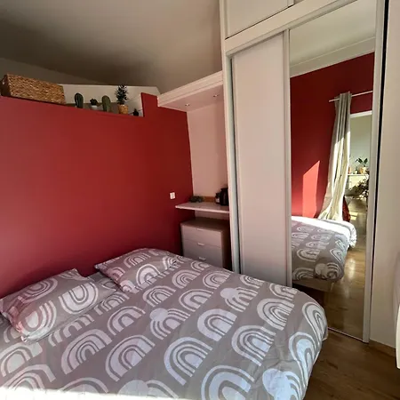 2 Pieces Avec Balcon Au Port De